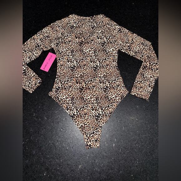 NEW BETSEY JOHNSON Leopard Print
LONG SLEEVE SCUBA ZIP UP 1 PIECE SWIMSUIT SZ L - Picture 2 of 9